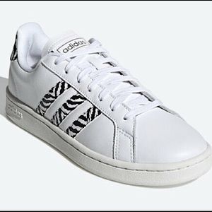 SOLD - 🦓 Adidas grand court comfort shoes - Brand new